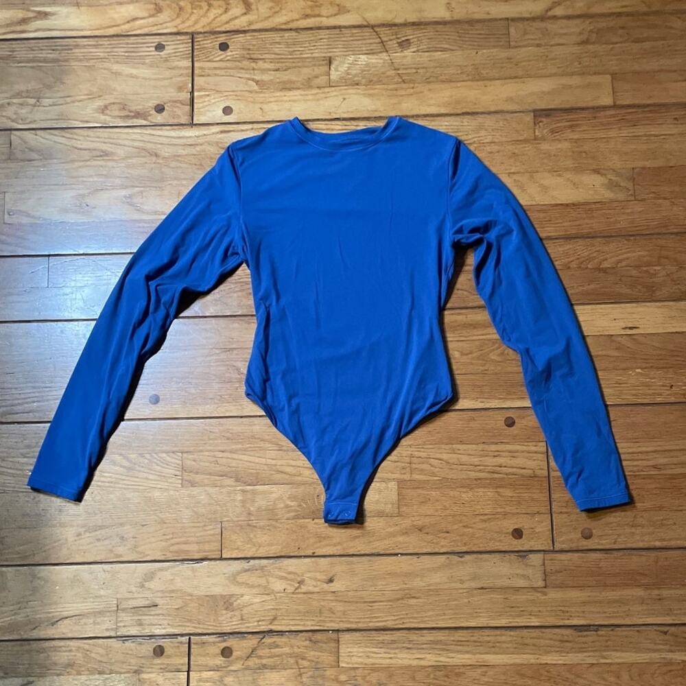 SKIMS Fits Everybody Long Sleeve Crew Neck Bodysuit! - Picture 9 of 12